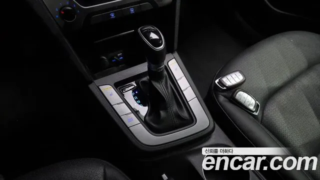 Hyundai Avante 2017 thumb 9