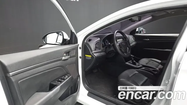 Hyundai Avante 2017 thumb 10