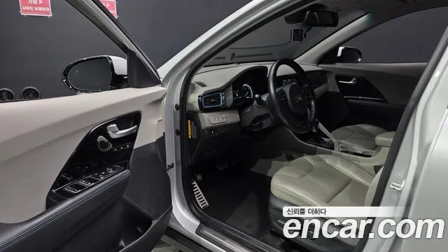 Kia Niro 2018 thumb 10