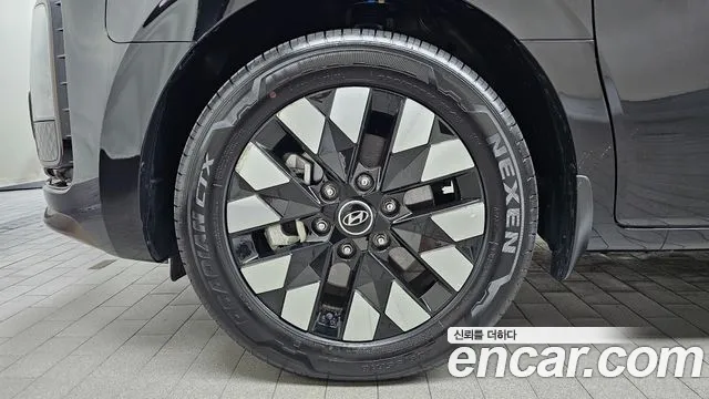 Hyundai Staria 2024 thumb 4