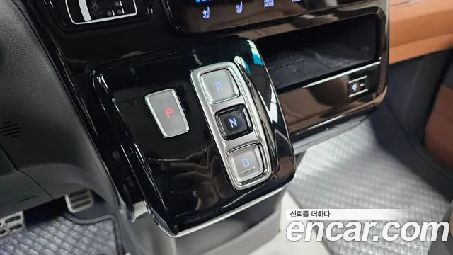 Hyundai Staria 2024 thumb 8