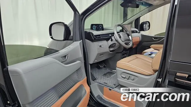 Hyundai Staria 2024 thumb 9