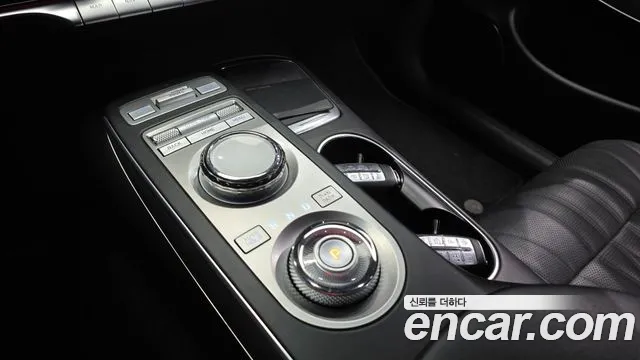Genesis GV70 2023 thumb 9