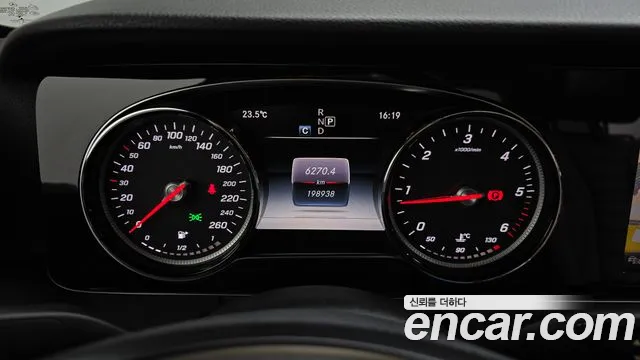 Mercedes-Benz E-Класс 2017 thumb 8
