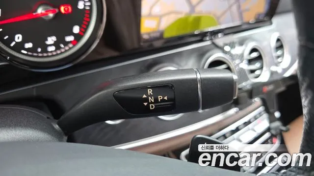 Mercedes-Benz E-Класс 2017 thumb 9