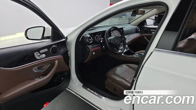 Mercedes-Benz E-Класс 2017 thumb 10