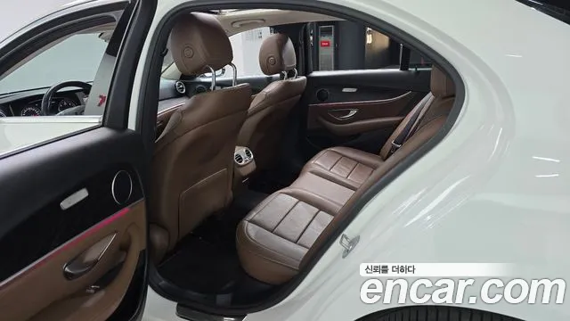 Mercedes-Benz E-Класс 2017 thumb 11
