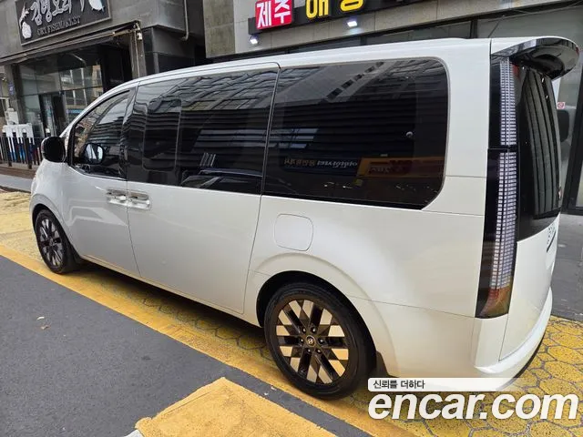 Hyundai Staria 2021 thumb 2