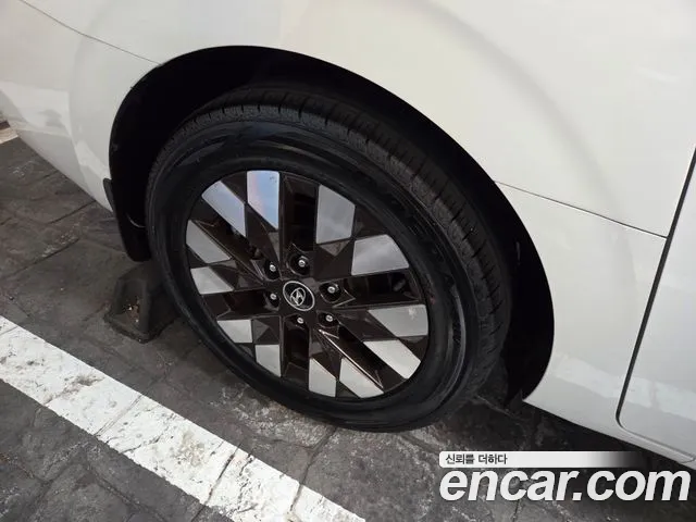 Hyundai Staria 2021 thumb 5