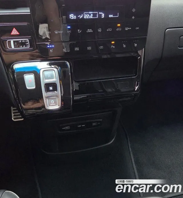 Hyundai Staria 2021 thumb 9