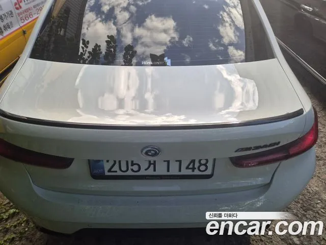 BMW 3-Series 2025 thumb 2
