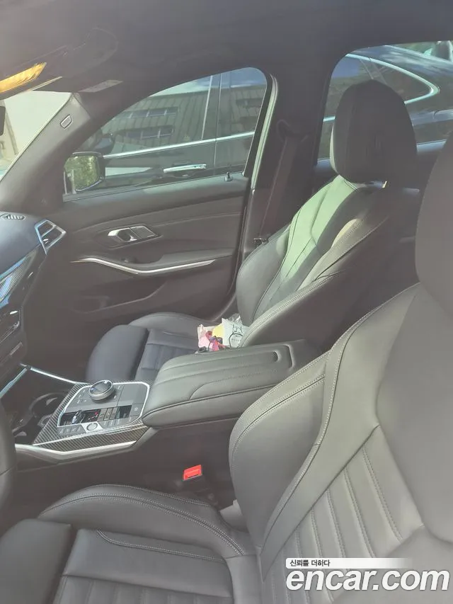 BMW 3-Series 2025 thumb 3