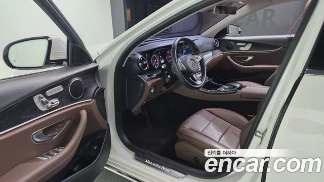 Mercedes-Benz E-Класс 2017 thumb 10