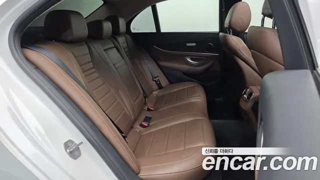 Mercedes-Benz E-Класс 2017 thumb 12