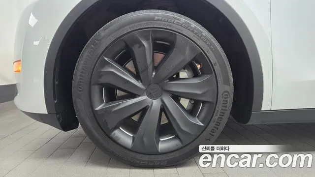 Tesla Model Y 2022 thumb 5