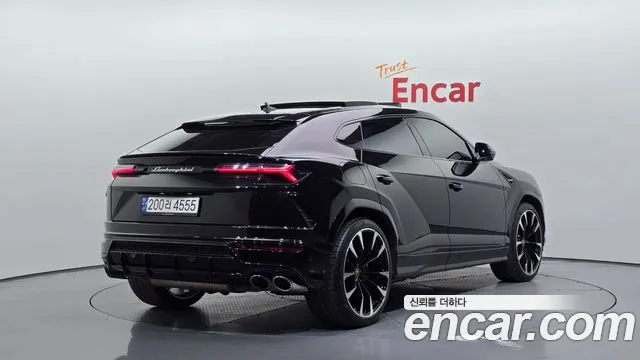 Lamborghini Urus 2022 thumb 2