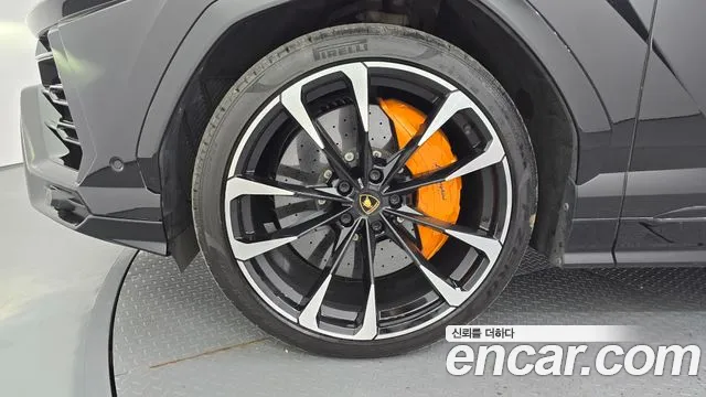 Lamborghini Urus 2022 thumb 5