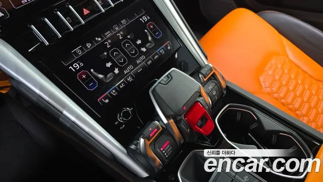 Lamborghini Urus 2022 thumb 9