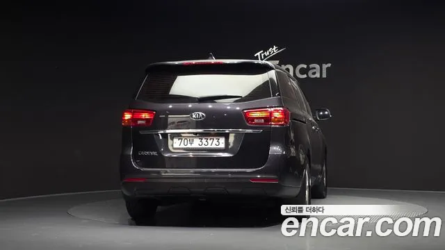 Kia Carnival 2018 thumb 3