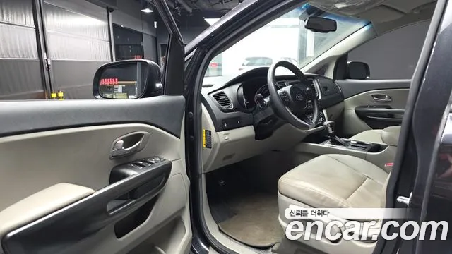 Kia Carnival 2018 thumb 9