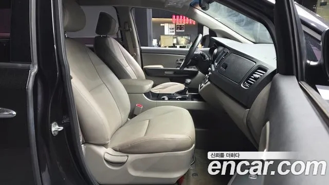 Kia Carnival 2018 thumb 10