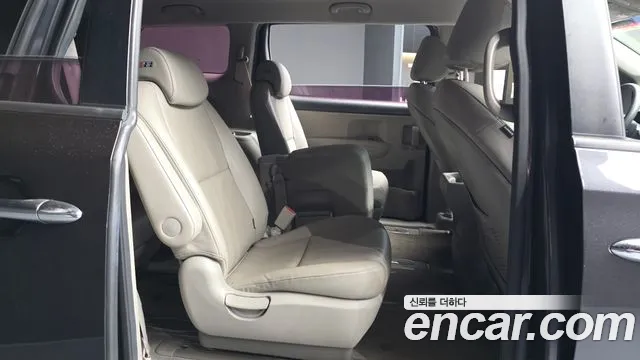 Kia Carnival 2018 thumb 11