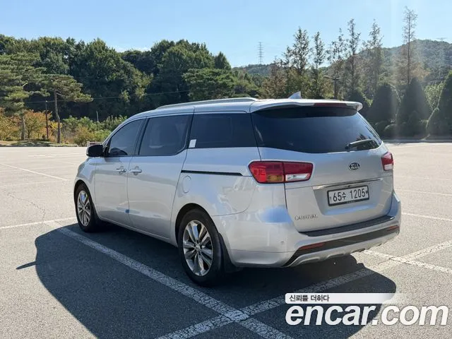 Kia Carnival 2017 thumb 4