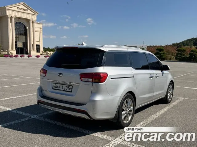 Kia Carnival 2017 thumb 5