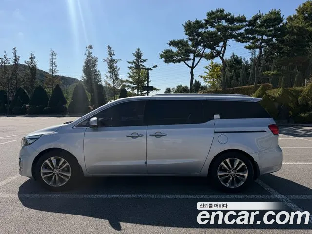 Kia Carnival 2017 thumb 6