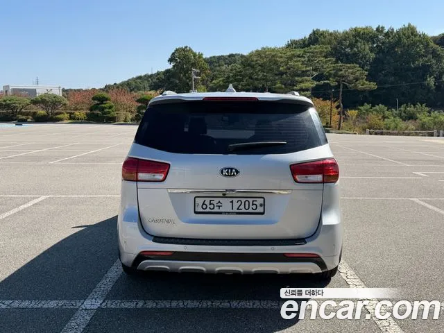 Kia Carnival 2017 thumb 8