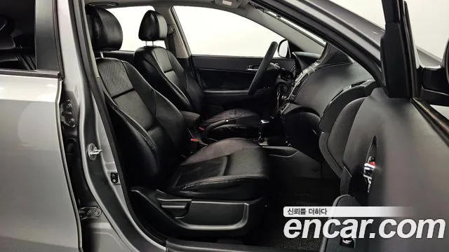 Hyundai i30 2010 thumb 10