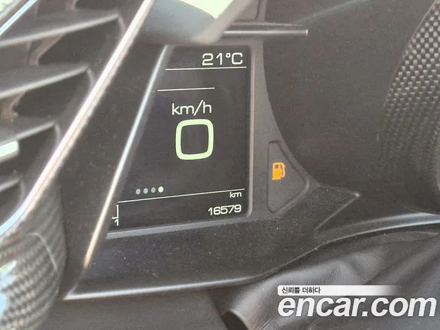 Ferrari 488 2018 thumb 8