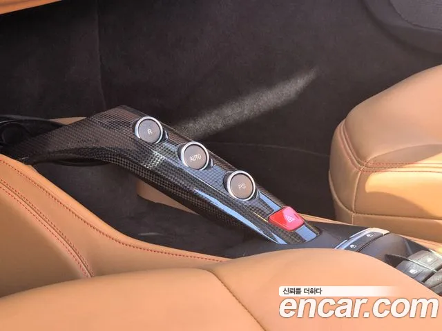 Ferrari 488 2018 thumb 9