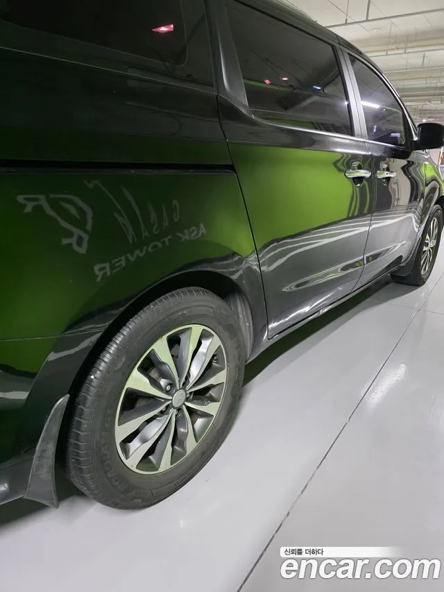 Kia Carnival 2016 thumb 2