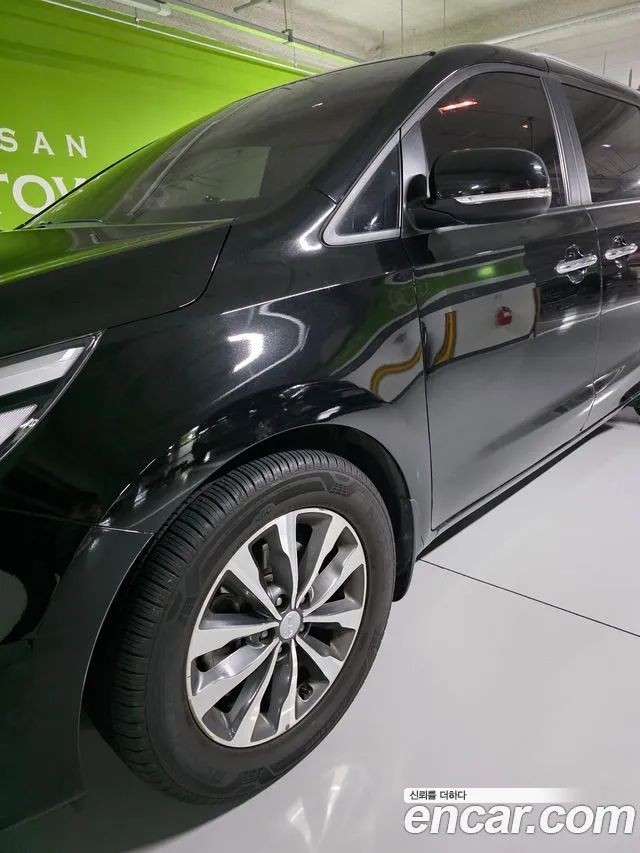 Kia Carnival 2016 thumb 5