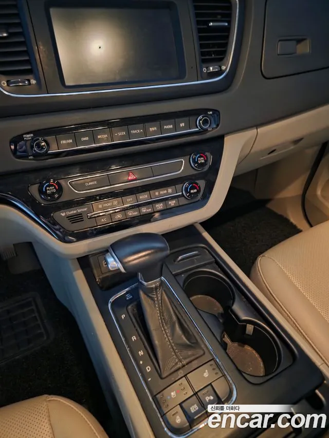 Kia Carnival 2016 thumb 9