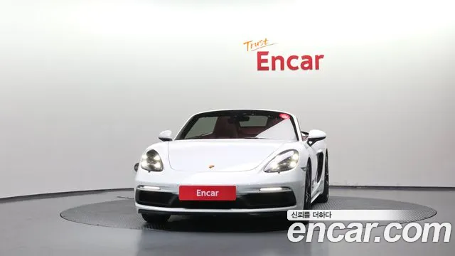 Porsche Cayman 2018 thumb 3