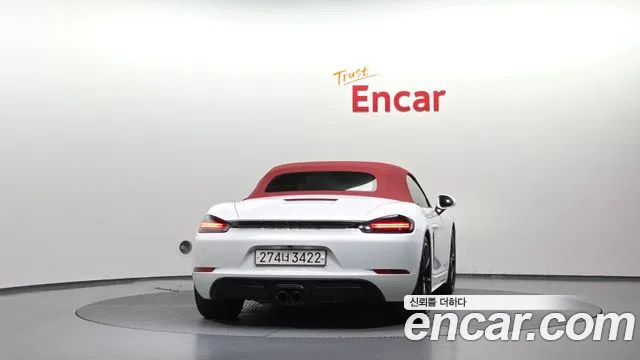 Porsche Cayman 2018 thumb 4