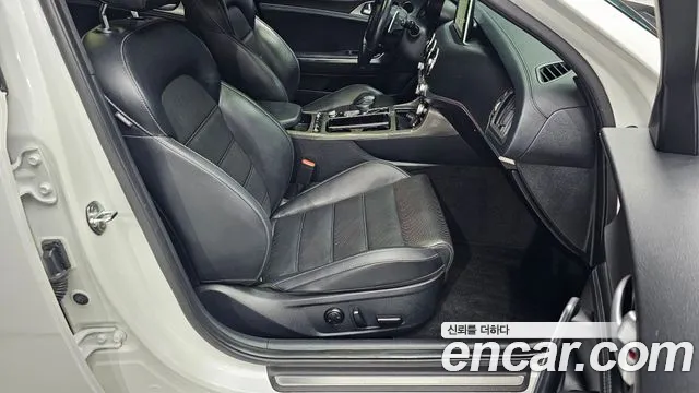 Kia Stinger 2019 thumb 11
