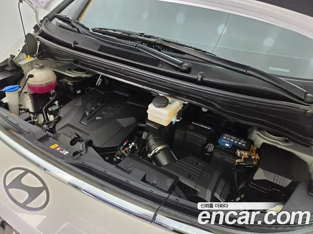 Hyundai Staria 2024 thumb 6