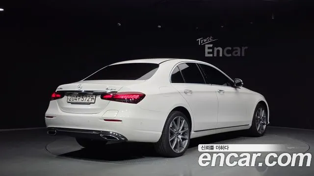 Mercedes-Benz E-Класс 2022 thumb 2