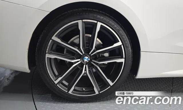 BMW 4-Series 2024 thumb 5