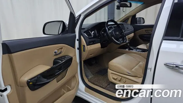 Kia Carnival 2018 thumb 10