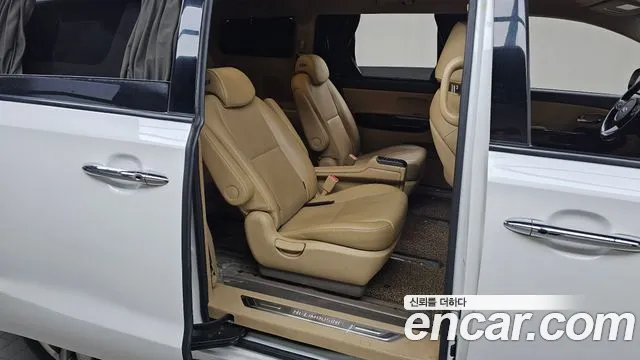 Kia Carnival 2018 thumb 11