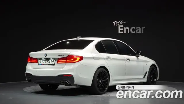 BMW 5-Series 2017 thumb 2