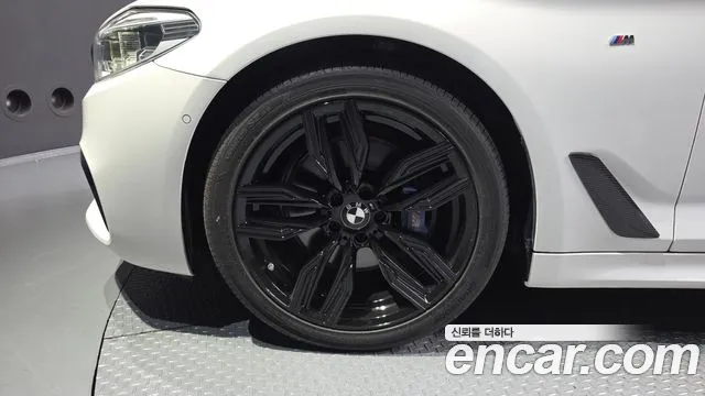BMW 5-Series 2017 thumb 5