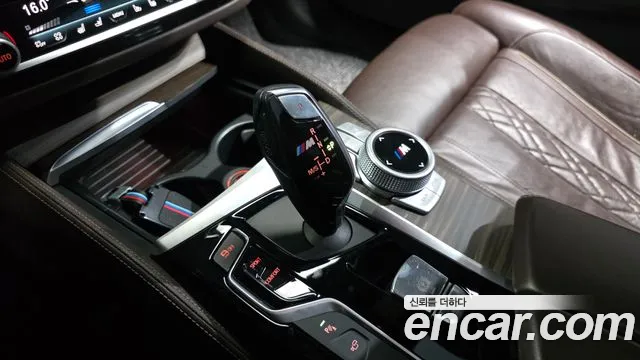 BMW 5-Series 2017 thumb 9