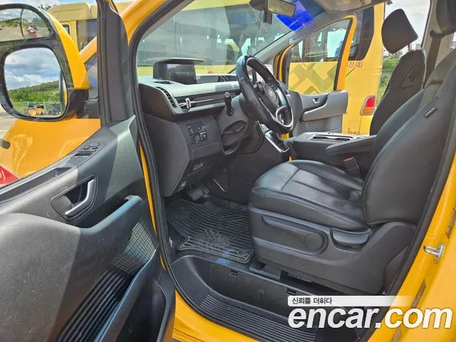 Hyundai Staria 2025 thumb 5