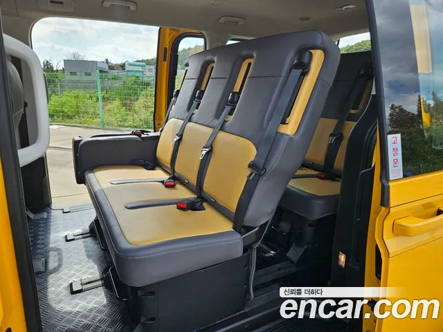 Hyundai Staria 2025 thumb 6