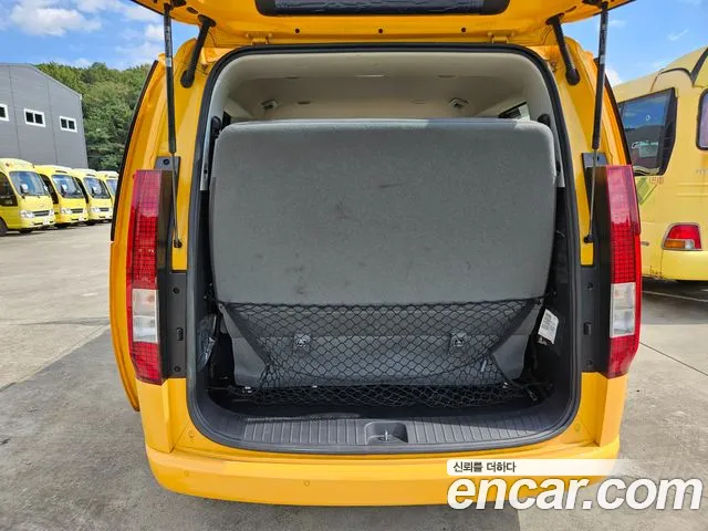 Hyundai Staria 2025 thumb 7